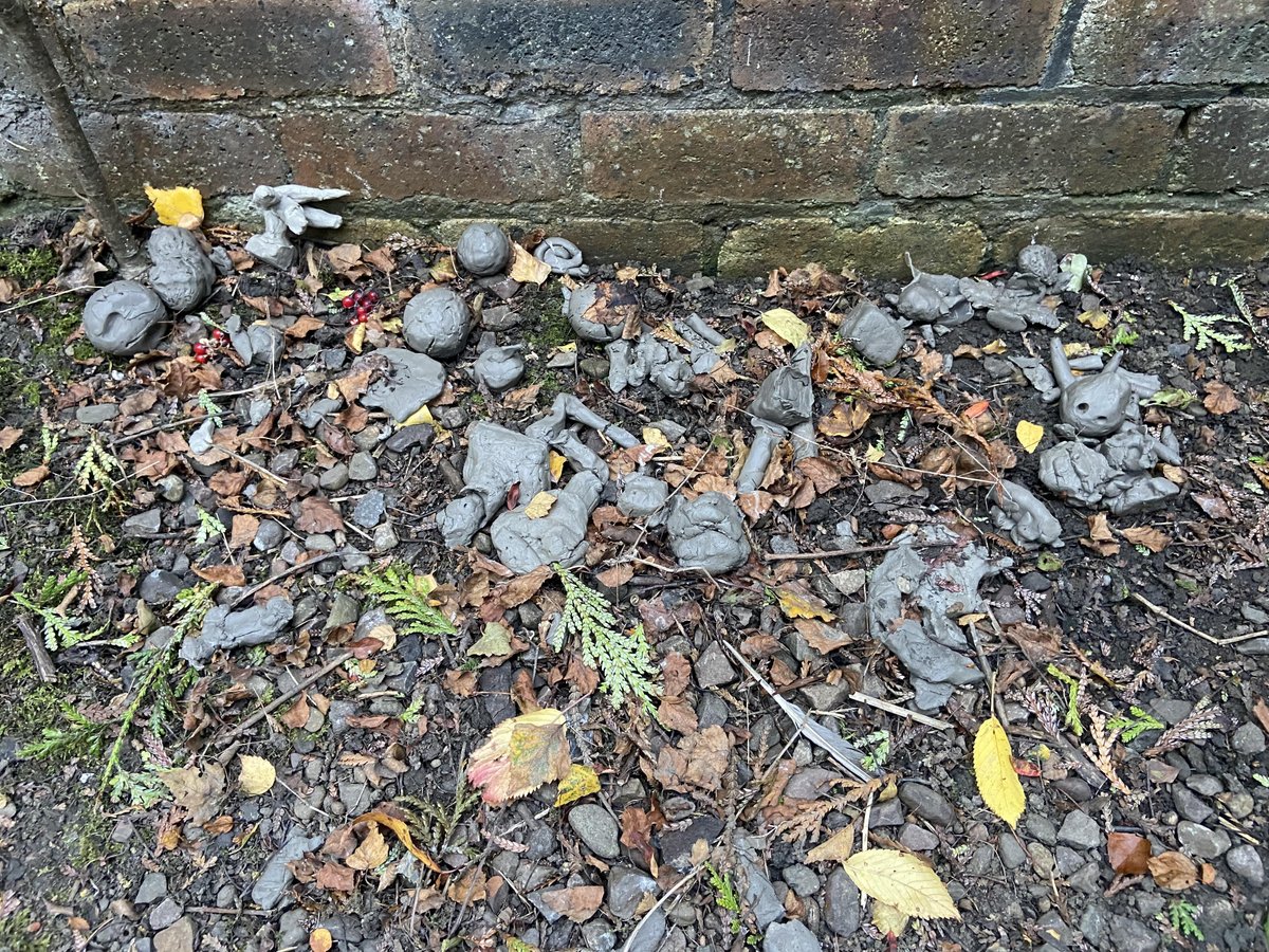 NewtongrangePS's tweet image. Some of our Upper School classes took part in the Climate Change workshop from @NatMiningMuseum and thoroughly enjoyed being part of the clay art project to show the effects of the elements #MSFSchools2021