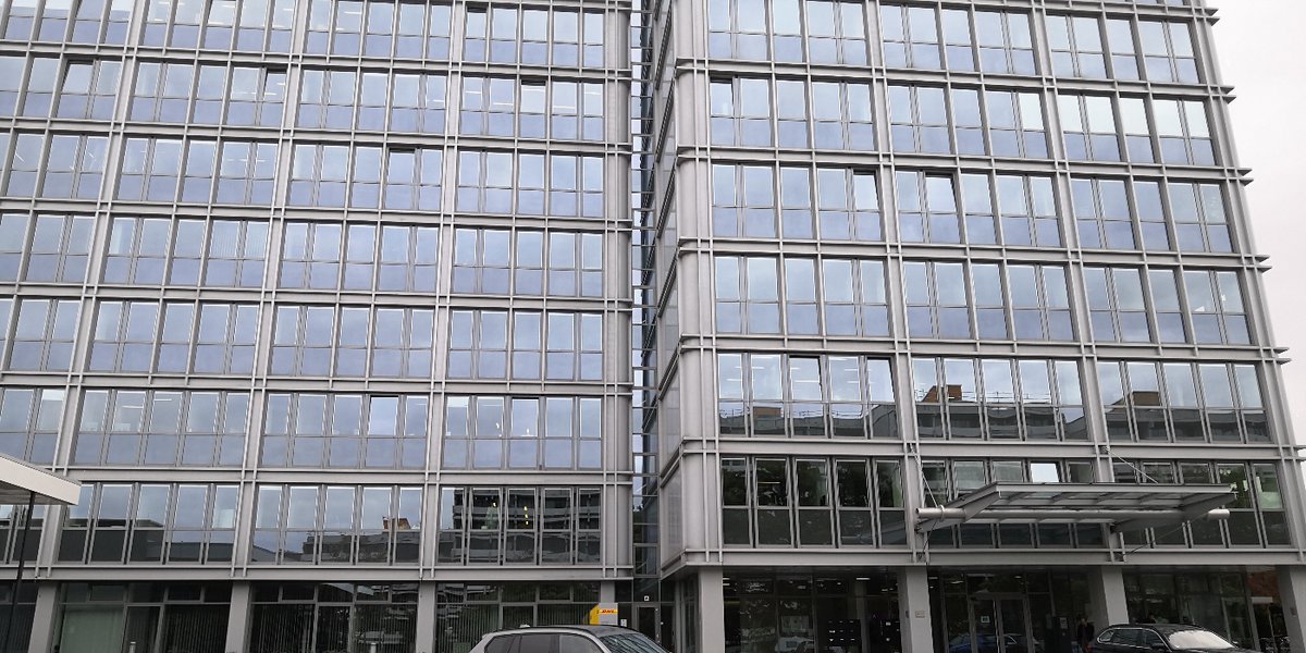 Ich wusste nicht, dass man aus Euronorm-Boxen Häuser bauen kann xD