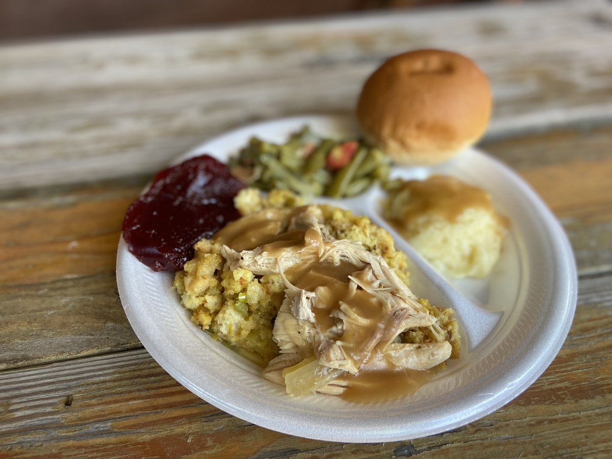 DavilasBBQ's tweet photo. Itβs that time of year! Turkey and Dressing plates are back for the Fall! You get turkey, cornbread dressing, mashed potatoes, giblet gravy, green beans, cranberry sauce, and a roll for just $12.99!
#TurkeyAndDressing #ComfortFood #FlavorsOfFall #DavilasBBQ #Seguin #Texas https://t.co/KZv2ZfPlOH