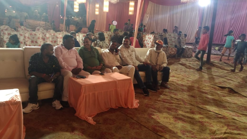 Avinash Trivedi - Bablu (@mla_avinash) on Twitter photo рдпрд╛ рджреЗрд╡реА рд╕рд░реНрд╡рднреВтАНрддреЗрд╖реБ рдорд╛рдБ рд╕рд┐рджреНрдзрд┐рджрд╛рддреНрд░реА рд░реВрдкреЗрдг рд╕рдВрд╕реНрдерд┐рддрд╛ред
рдирдорд╕реНрддрд╕реНрдпреИ рдирдорд╕реНрддрд╕реНрдпреИ рдирдорд╕реНрддрд╕реНрдпреИ рдирдореЛ рдирдо:редред
рд╢рдХреНрддрд┐ рд╕реНрд╡рд░реВрдкрд╛ рдорд╛рдБ рджреБрд░реНрдЧреЗ рдХреЗ рдиреМрд╡реЗрдВ рд╕реНрд╡рд░реБрдк рдорд╛рдБ рд╕рд┐рджреНрдзрд┐рджрд╛рддреНрд░реА рджрд┐рд╡рд╕ рдХреЗ рдкрд╛рд╡рди рдЕрд╡рд╕рд░ рдкрд░ рддрдХрд░реЛрд╣реА рдореЗ рдпреБрд╡рд╛ рд╕рд╛рдерд┐рдпреЛ рджреНрд╡рд╛рд░рд╛ рдЖрдпреЛрдЬрд┐рдд рдорд╛рдБ рднрдЧрд╡рддреА рдЬрд╛рдЧрд░рдг рдПрд╡рдВ рднрдВрдбрд╛рд░реЗ рдореЗ рд╕рдореНрдорд▓рд┐рдд рд╣реЛрдХрд░ рдкреНрд░рд╕рд╛рдж рдЧреНрд░рд╣рдг рдХрд┐рдпрд╛ l рдпрд╛ рджреЗрд╡реА рд╕рд░реНрд╡рднреВтАНрддреЗрд╖реБ рдорд╛рдБ рд╕рд┐рджреНрдзрд┐рджрд╛рддреНрд░реА рд░реВрдкреЗрдг рд╕рдВрд╕реНрдерд┐рддрд╛ред
рдирдорд╕реНрддрд╕реНрдпреИ рдирдорд╕реНрддрд╕реНрдпреИ рдирдорд╕реНрддрд╕реНрдпреИ рдирдореЛ рдирдо:редред
рд╢рдХреНрддрд┐ рд╕реНрд╡рд░реВрдкрд╛ рдорд╛рдБ рджреБрд░реНрдЧреЗ рдХреЗ рдиреМрд╡реЗрдВ рд╕реНрд╡рд░реБрдк рдорд╛рдБ рд╕рд┐рджреНрдзрд┐рджрд╛рддреНрд░реА рджрд┐рд╡рд╕ рдХреЗ рдкрд╛рд╡рди рдЕрд╡рд╕рд░ рдкрд░ рддрдХрд░реЛрд╣реА рдореЗ рдпреБрд╡рд╛ рд╕рд╛рдерд┐рдпреЛ рджреНрд╡рд╛рд░рд╛ рдЖрдпреЛрдЬрд┐рдд рдорд╛рдБ рднрдЧрд╡рддреА рдЬрд╛рдЧрд░рдг рдПрд╡рдВ рднрдВрдбрд╛рд░реЗ рдореЗ рд╕рдореНрдорд▓рд┐рдд рд╣реЛрдХрд░ рдкреНрд░рд╕рд╛рдж рдЧреНрд░рд╣рдг рдХрд┐рдпрд╛ l