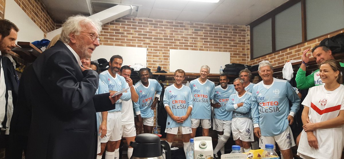 ValentinDuNet's tweet image. Dans les vestiaires avec le numéro 3 @EmmanuelMacron avant le match à #Poissy