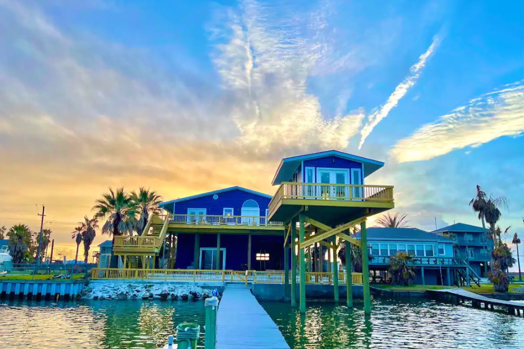 EvolutionbyE's tweet photo. When you take the Lake Girls to the bay... you gotta go bigger! Here is the official location of the TX retreat March 17-20, 2022. I'm still nailing down the details. Are you interested? Stay tuned for more! 
#lakegirlretreats #everythingsbiggerinTX #womensretreat #wellness #4you https://t.co/Wpeh3fHspC