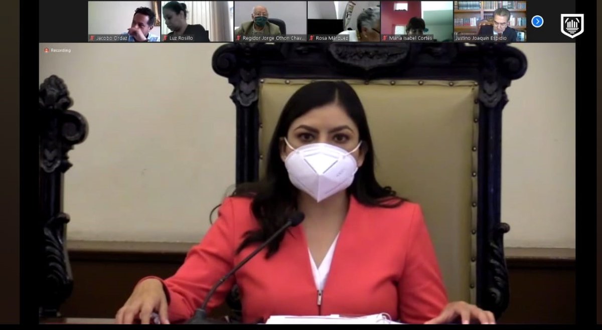 #EnVivo | Iniciamos la 37a Sesión Ordinaria de Cabildo donde abordamos:
✅ Informe de la Noticia Administrativa y Estadística
✅ Informe del cumplimiento de resoluciones de <a href="/PueblaAyto/">Puebla Gobierno de la Ciudad</a>
✅ Estados de Situación Financiera y de Actividades

#EnHilo🧵