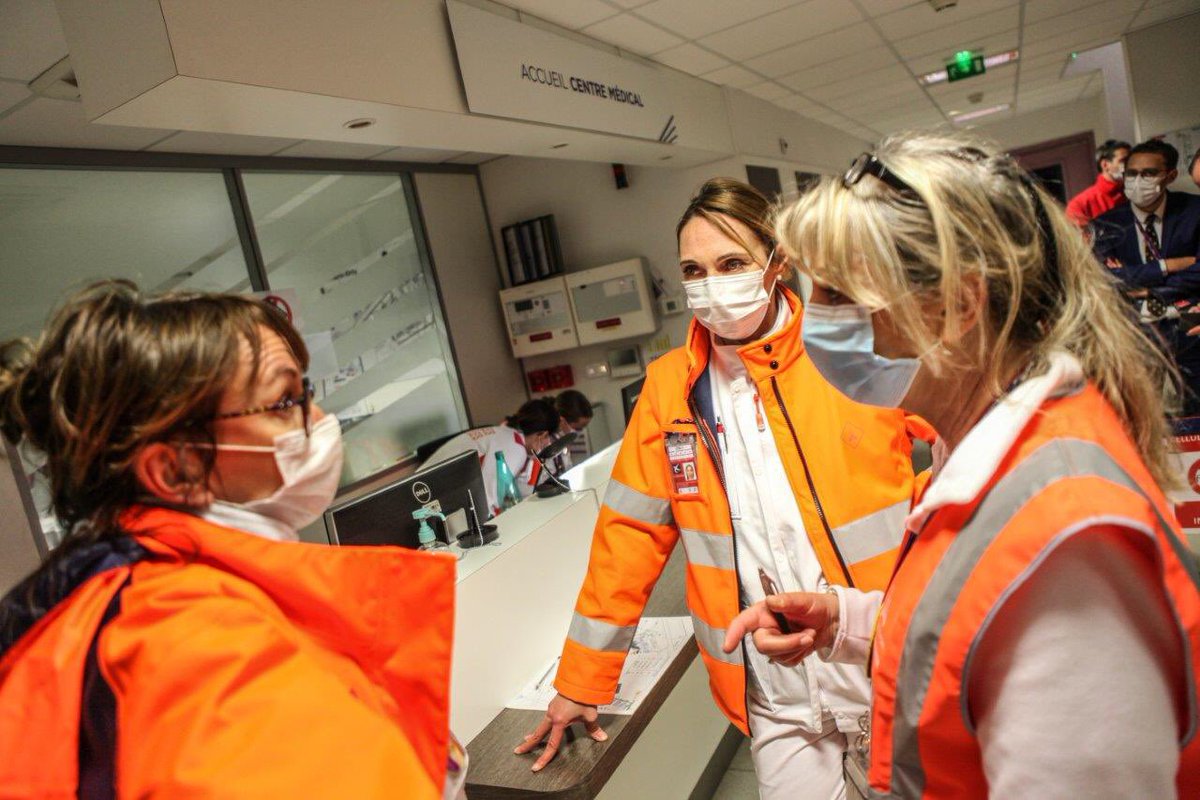 jucoutard's tweet photo. Félicitations à Chadi Jbeili, médecin-chef à #Orly, aux équipes du sce. médical d'urgence de l'aéroport & au Dr. Eric Lecarpentier, chef de service #SAMU94, récompensés par le #PrixIcare2021 @AJPAE pour la mise en place du centre d'évacuation aérienne lors de la crise sanitaire. https://t.co/RJr1cIKfsR