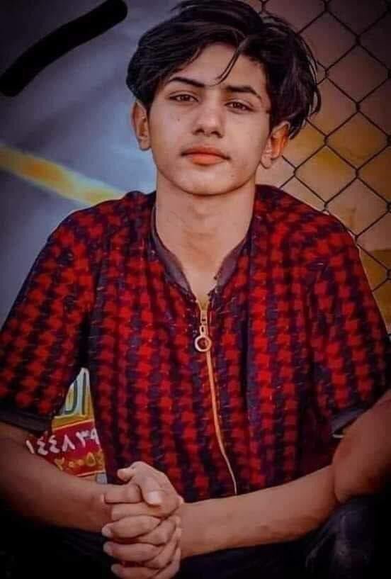 #عاجل
بعد ان اتهم الاعلام الولائي التيار الصدري بالوقوف وراء مقتله :
القوات الامنية تلقي القبض على قتلة الشاب المتظاهر حيدر محمد من اهالي الديوانية وتبين ان قضية القتل حادث جنائي مرتبط بقضية عشائرية اشوكت يصيرون اوادم ماادري بس دائما وابداً الله جل جلاله بالمرصاد لهم ويكشف زيفهم