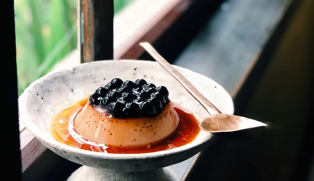 How about a creme caramel to sweeten you up this autumn? 😋

Which desserts have you been yearning for lately? Let us know down below ⬇️

#nodishrespect #cremecaramel #dessert #sweetfood #sweettreats #comfortfood #sugar