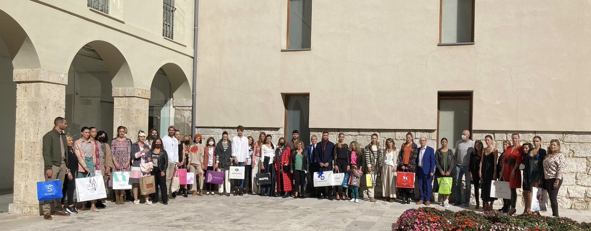 FECOSVA's tweet photo. 👏👏👏 L@s comerciantes son los grandes protagonistas de este evento VADEMODA- Tendencias de Otoño. Gracias a tod@s@por asistir a la Rueda de Prensa.#vademoda #valladoliddemoda #tendenciasdeotoño #comerciodevalladolid https://t.co/ToEsd2LPqy