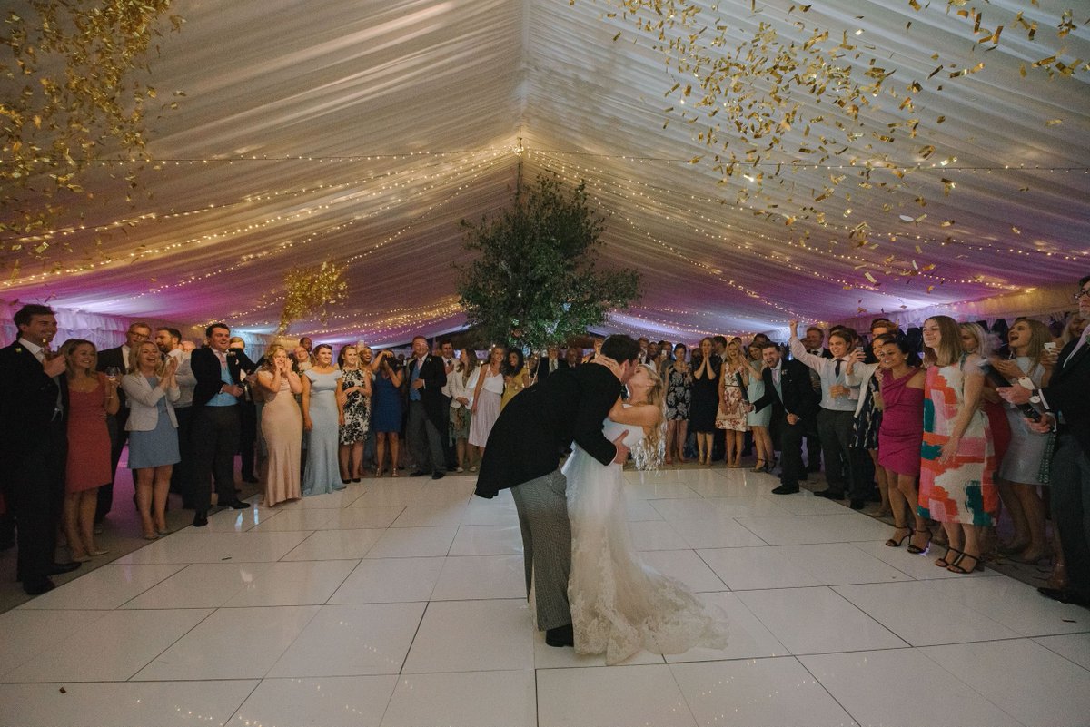 😍 The wow factor!
 #firstdance #wedding #weddinginspiration #marquee #weddingmarquee #fairylight #weddingday Time Marquees