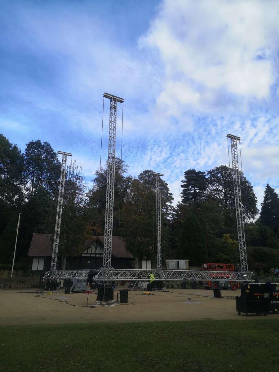 tw_events's tweet photo. If you're wondering how big the #TWMoon is, this should give you a clue. All weekend in Calverley Grounds.

#TWPuppets @TWPuppetryFest @FoCGTunWells https://t.co/x6RfmyAeb9