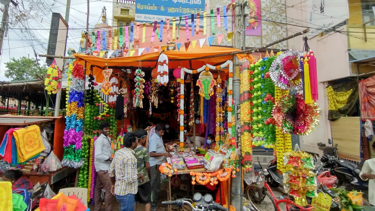 vigneshasokan9's tweet photo. #tiruvannamalai #streetphotography #Ayuthapooja2021 #ஆயுதபூஜை https://t.co/xvTSsaDltL