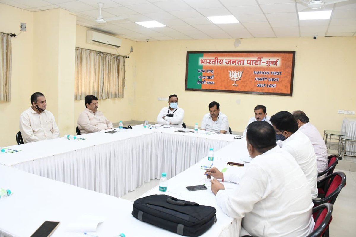 ShelarAshish's tweet photo. मुंबई भाजपाच्य�� कोअर कमिटीची बैठक आज दादर वसंत स्मृती येथे झाली. मुंबईकरांच्या प्रश्नांवर ठाकरे सरकार कडून होणारे दुर्लक्ष पाहता मुंबईकरांच्या प्रश्नांवर ठाकरे सरकार विरोधात संघर्ष करण्याचा नारा आम्ही दिला आहे! https://t.co/qPufI7l2mz