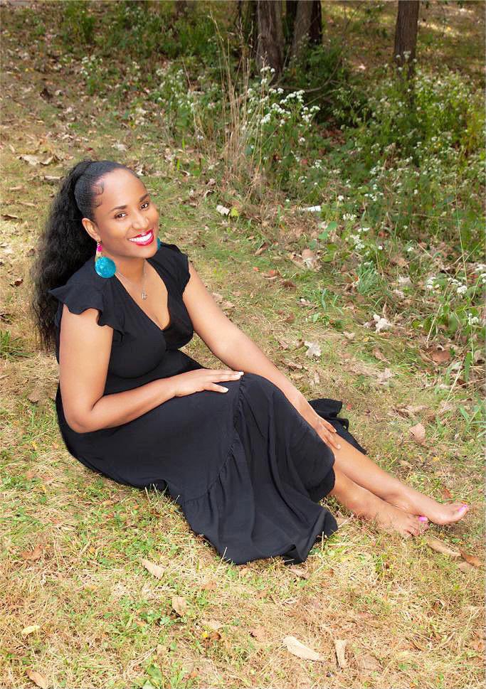iamjuliemango's tweet photo. So basically I turn 40 today or something like that #birthdaygirl https://t.co/eSOXc6DQlZ