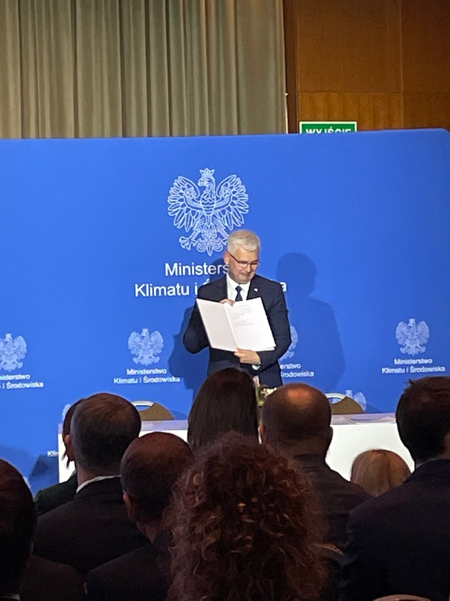 psmeorg's tweet photo. Porozumienie sektorowe na rzecz rozwoju gospodarki wodorowej podpisało 138 przedstawicieli administracji rządowej, środowiska przedsiębiorców, nauki oraz jednostek otoczenia biznesowego, w tym @psmeorg. - To pierwszy na świecie #SectorDeal - powiedział @Ireneusz_Zyska https://t.co/UPAh4vphv4