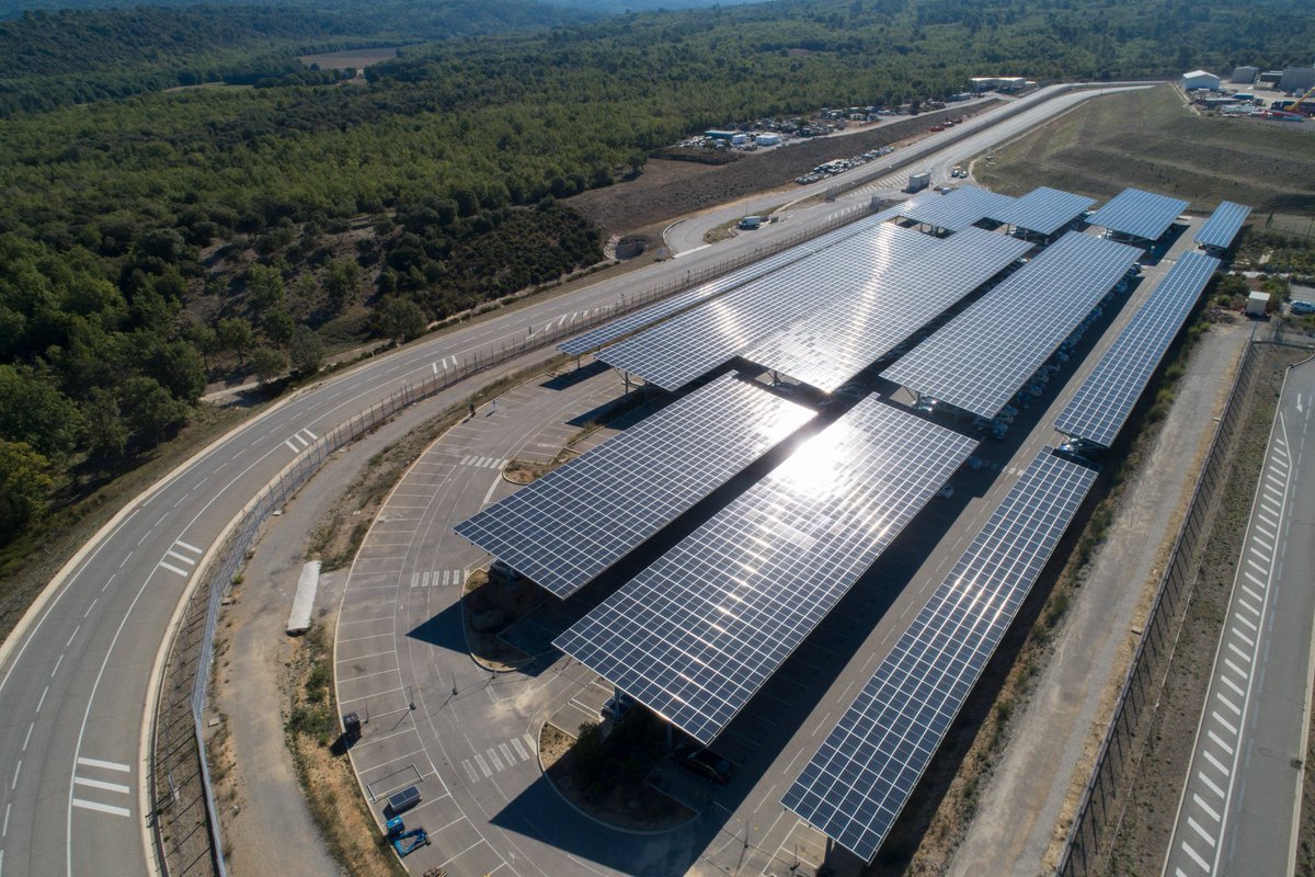 ✂️ Ce matin B. Declas, Président Directeur Général d'EDF ENR, B. Bigot, Directeur Général d'<a href="/iterorg/">ITER</a> et <a href="/LionelZecri/">Lionel Zécri</a>, Directeur du Marché d'Affaires d'<a href="/EDFofficiel/">EDF</a> ont inauguré les ombrières photovoltaïques du parking d'<a href="/iterorg/">ITER</a> à Saint-Paul-Lez-Durance ! ⤵️

#photovoltaique