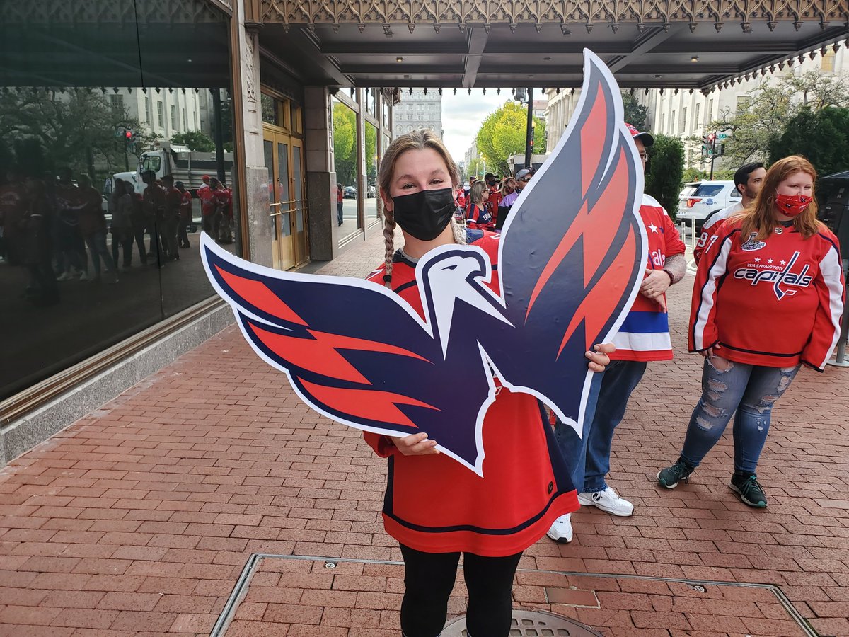 TXHT_Hockey's tweet photo. Last night in pictures and video. An #ALLCAPS #NHLonTNT thread.
First the #TXHT crew! https://t.co/wEvlK3rDnj