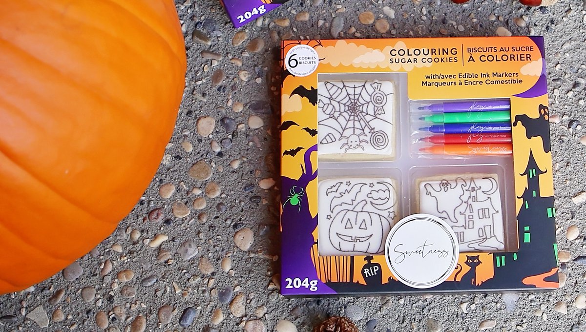 bysweetness_'s tweet photo. It's a boooo-tiful activity.👻  Kids get to have fun, and parents get at least 10 min of peace. What's more beautiful than that?!

PS. We ship cookies across Canada! Shipping deadline for Halloween Cookie Kits is October 21st - 7 more days! https://t.co/jXXw0JYIgO