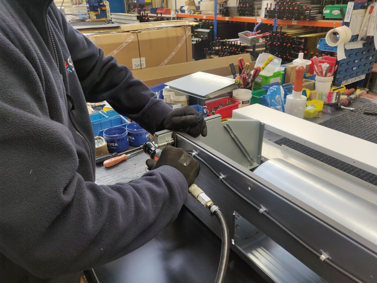 spchvac's tweet photo. @MadeinBritainGB It's a busy day for the #fanconvector team here at SPC! Around 35 fan convector units being made for a school 😃 https://t.co/RXDJPcgBnh