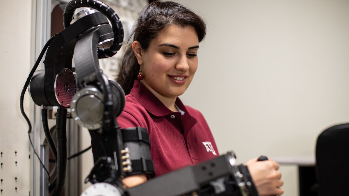 TAMUEngineering's tweet photo. “We want you to have that hands-on, minds-on experiential learning aspect. What you get out is a much deeper dive into what it’s going to be like as an engineer.” - Jason Henderson, advising services @tamuetid #TAMUSoundBytes
What is #TAMUetid? Listen: https://t.co/IA3n5zvuC0 https://t.co/hCIEebbua5