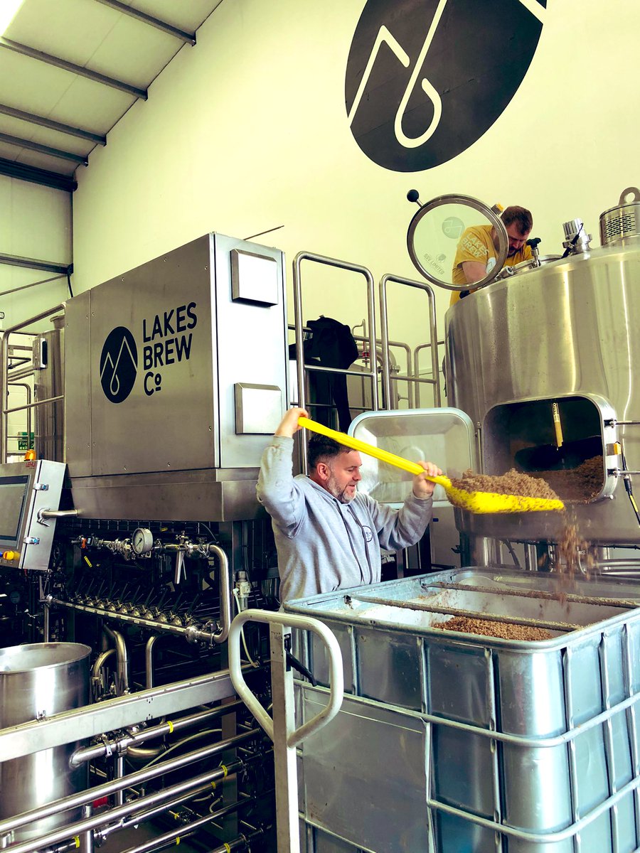 lakesbrewco's tweet photo. Classic mash dig pic!
#collabday with the fabulous @neptunebrewery https://t.co/zRzA4XyoUZ