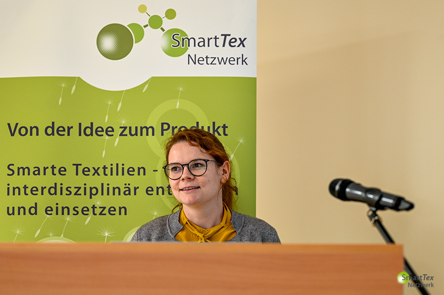 STIMULATE_FC's tweet image. #Smarte #Textilien und #Medizintechnik? So interdisziplinär zeigt sich der @STIMULATE_FC zum #Smart-Textiles-Workshop in Weimar mit dem Vortrag von Christina Grüll „In Textil eingebundener #Gestenkontroller zur Steuerung von #MRTs und #Bildgebung“: smarttex-netzwerk.de/images/PDF/05_…