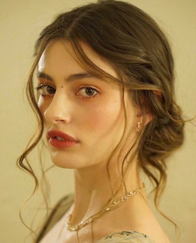 Good day, ladies and gentlemen. The name is Diana Silvers, simply call me Diana or anything you fancy. Just decided to start a new life here, for that simply RT this tweet and I’ll follow you right away. Or comment down below so we can start a conversation, thank you so much.