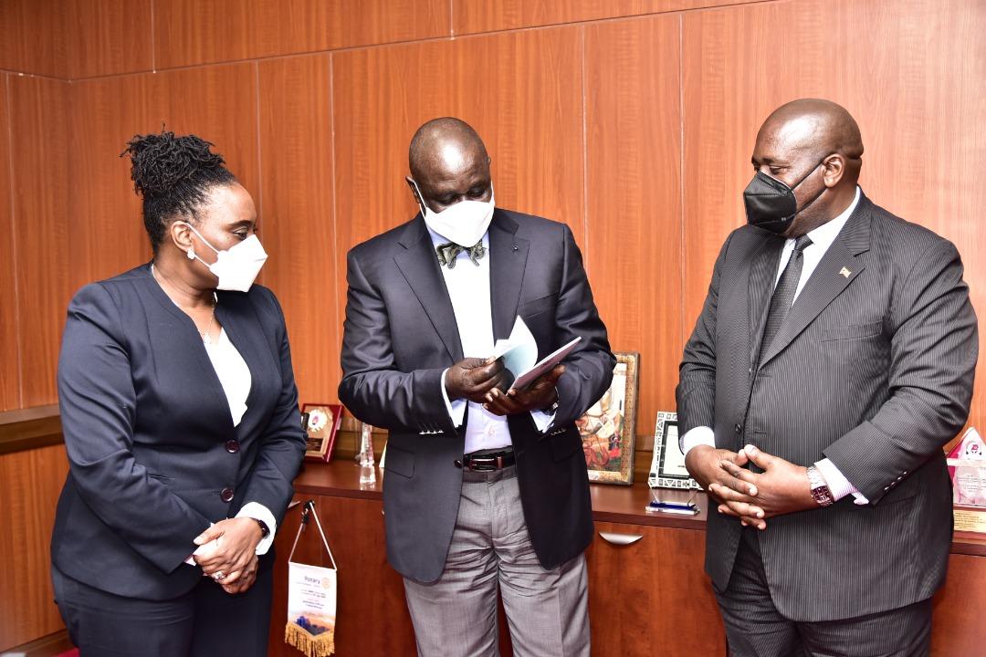 JacobOulanyah's tweet photo. Delighted to meet with the Leadership Code Tribunal led by Dr Roselyn Karugonjo - Segawa who apprised me of their achievements and challenges. Parliament will continue to support the tribunal, to enable seamless execution of its Constitutional mandate. https://t.co/wt35cwx8QQ