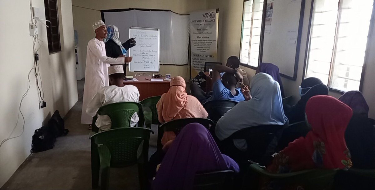 MombasaRintz's tweet photo. we are able to conduct training’s online. We hosted @lamu_womenalliance and trained them on the plastics that we collect to recycle. Join us to save our oceans. @vintzplastics @rintz_mombasa #enviromentalist #recycling #gogreen #seaplastic #collectplastic #upcycle https://t.co/Ya6WXmXso1