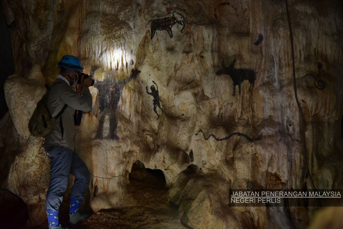 IzzraifHarz's tweet photo. Important news of the day! Today in Perlis, archeologists have found prehistoric human skeletons dated between 5000 to 10,000 years in Bukit Keteri &amp; Gua Semadong. Other than human fossils, they also found cave painting, showcasing our ancestor's beautiful artworks. https://t.co/cWK7mBXHBw