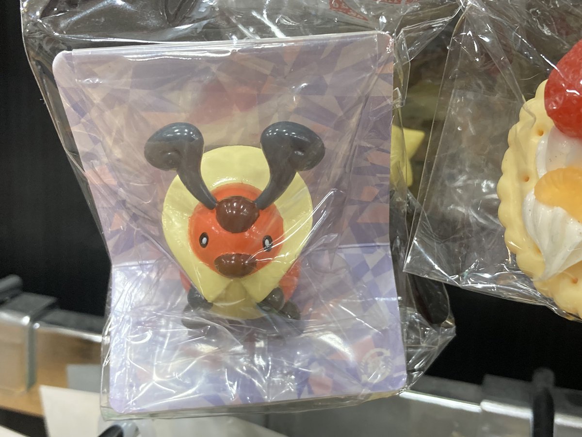 ブックオフに本を買いに来たついでにポケモンコーナーを覗いた 何故か