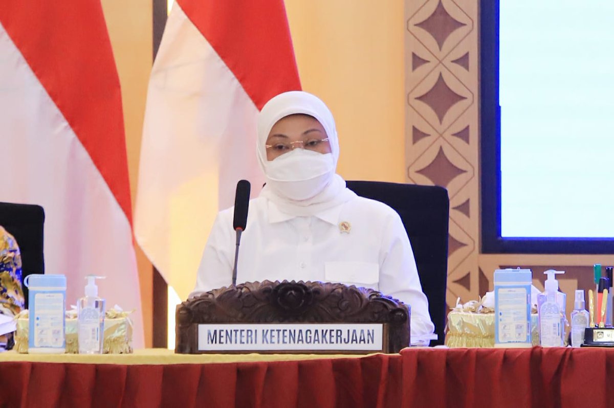 Masih dalam kegiatan mendampingi Bapak Wakil Presiden untuk Rapat Koordinasi Terpadu Percepatan Pembangunan Kesejahteraan di Provinsi Papua dan Provinsi Papua Barat, serta Percepatan Penanggulangan Kemiskinan Ekstrem di 5 Kab. Sasaran Prioritas di Kantor Gubernur Papua Barat