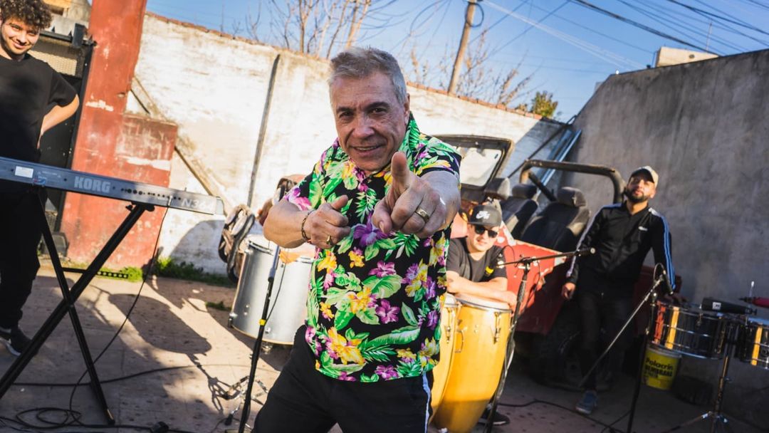 sinmiedooficial's tweet photo. Le seguimos mandando cumbia atr con la #session15 del viejo marquez. https://t.co/A7ucntQrmG