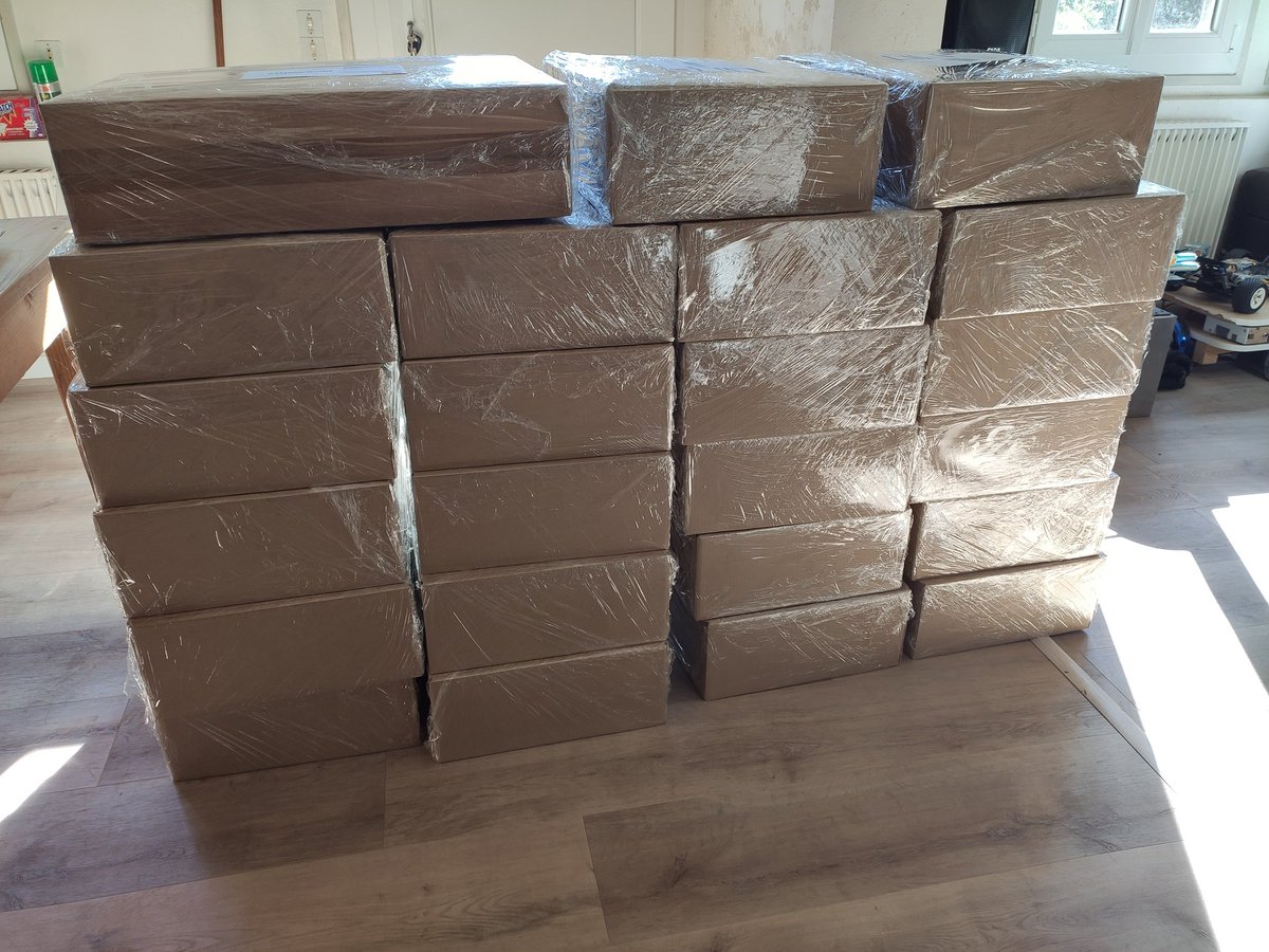 Bonjour ! Expédition de 23 Posti Lights aujourd'hui. Un peu de patience à ceux qui ne l'ont pas encore reçu ça va arriver !