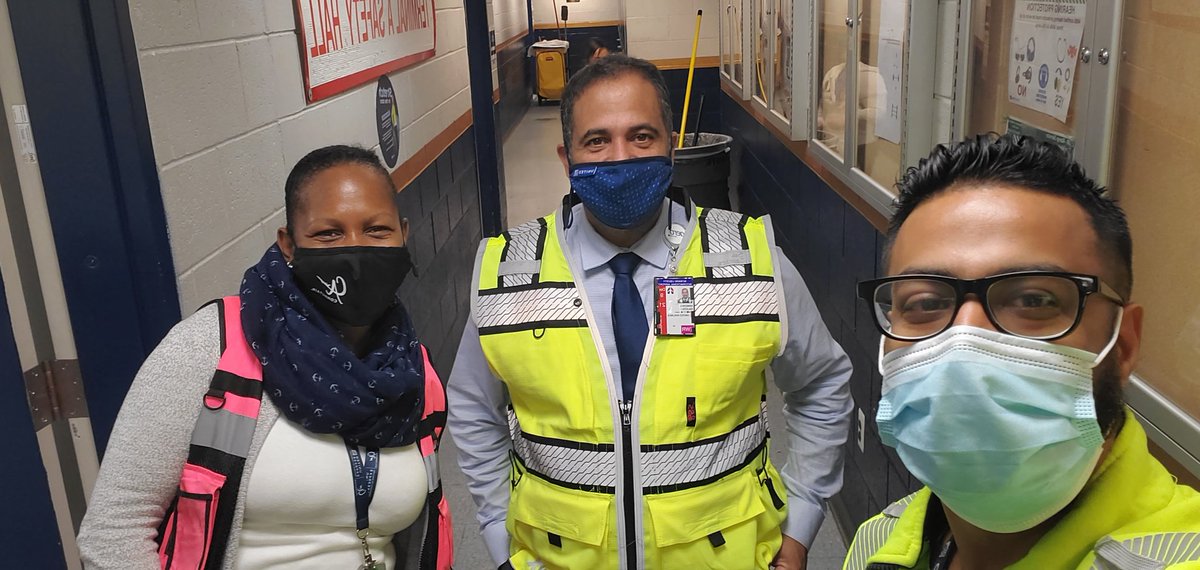 Working together with other C5, CS &amp; RS to achieve one goal "FLY2winNYC" here in Terminal A this morning. TEAMWORK MAKES THE DREAMWORK <a href="/HendyGeorge/">George Hendy</a> @UA_Ramp_Proud @susannesworld <a href="/rodney20148/">Rodney</a> <a href="/JMRoitman/">Jon Roitman</a> <a href="/MikeHannaUAL/">Mike Hanna</a> <a href="/AOSafetyUAL/">AO Safety UAL</a> <a href="/KellyTolbertUAL/">Kelly Tolbert</a> #beingunited #weareEWR