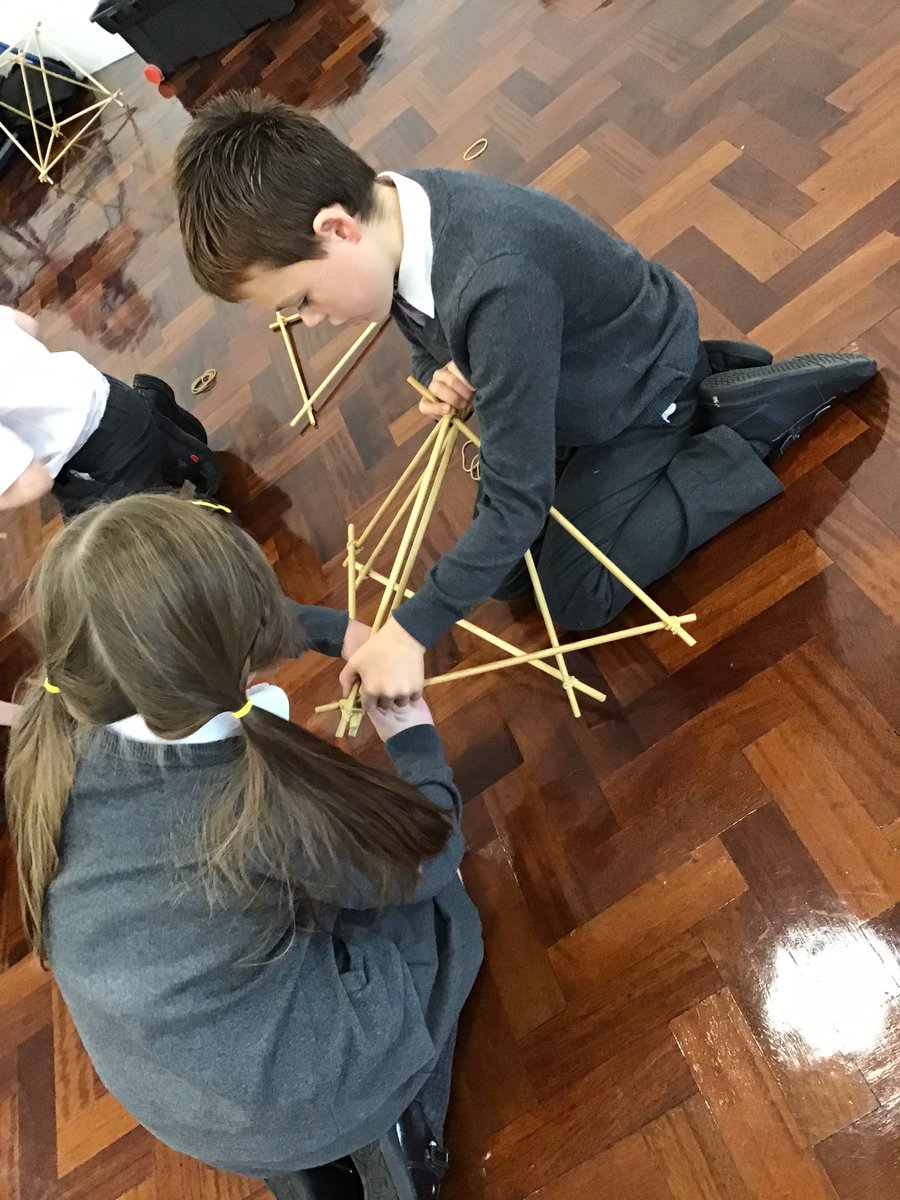 Year3TSP's tweet image. Martin from @ArchitectureW is here and the building work has begun, the Taj Mahal is underway and we cannot wait to see how it turns out! We’ve found out that in order for this to be successful that teamwork is essential #TSPGeography #India #Architecture