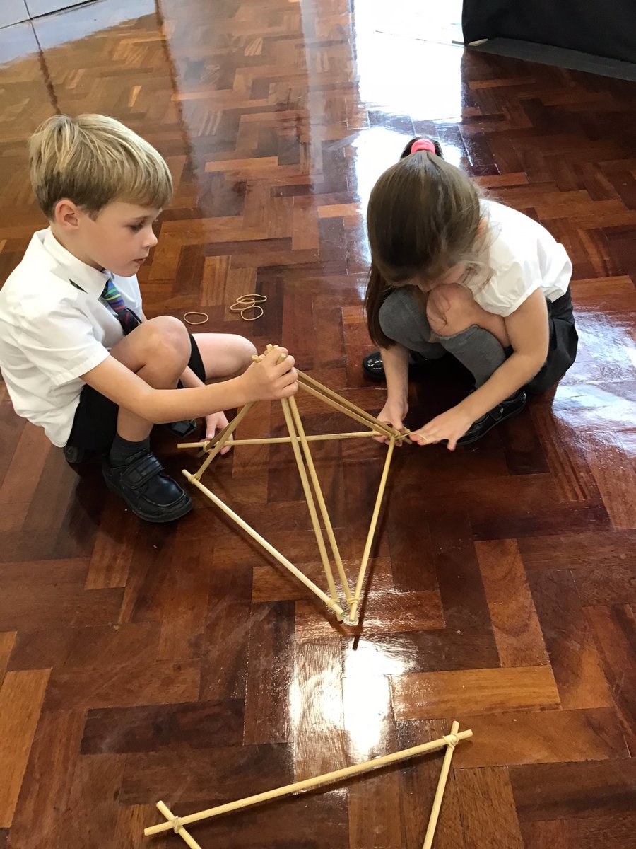 Year3TSP's tweet image. Martin from @ArchitectureW is here and the building work has begun, the Taj Mahal is underway and we cannot wait to see how it turns out! We’ve found out that in order for this to be successful that teamwork is essential #TSPGeography #India #Architecture