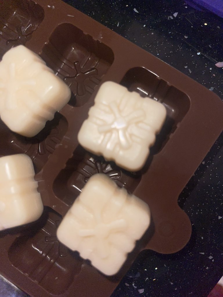 ScentuousScents's tweet photo. Christmas wax is soon to be released🥰 keep your eyes peeled! #scentuousscents #waxmelts #fragrance #Christmas #Facebook #scents #SmallBusiness #waxmeltobsession #giveaways https://t.co/iF0zlJNv8P