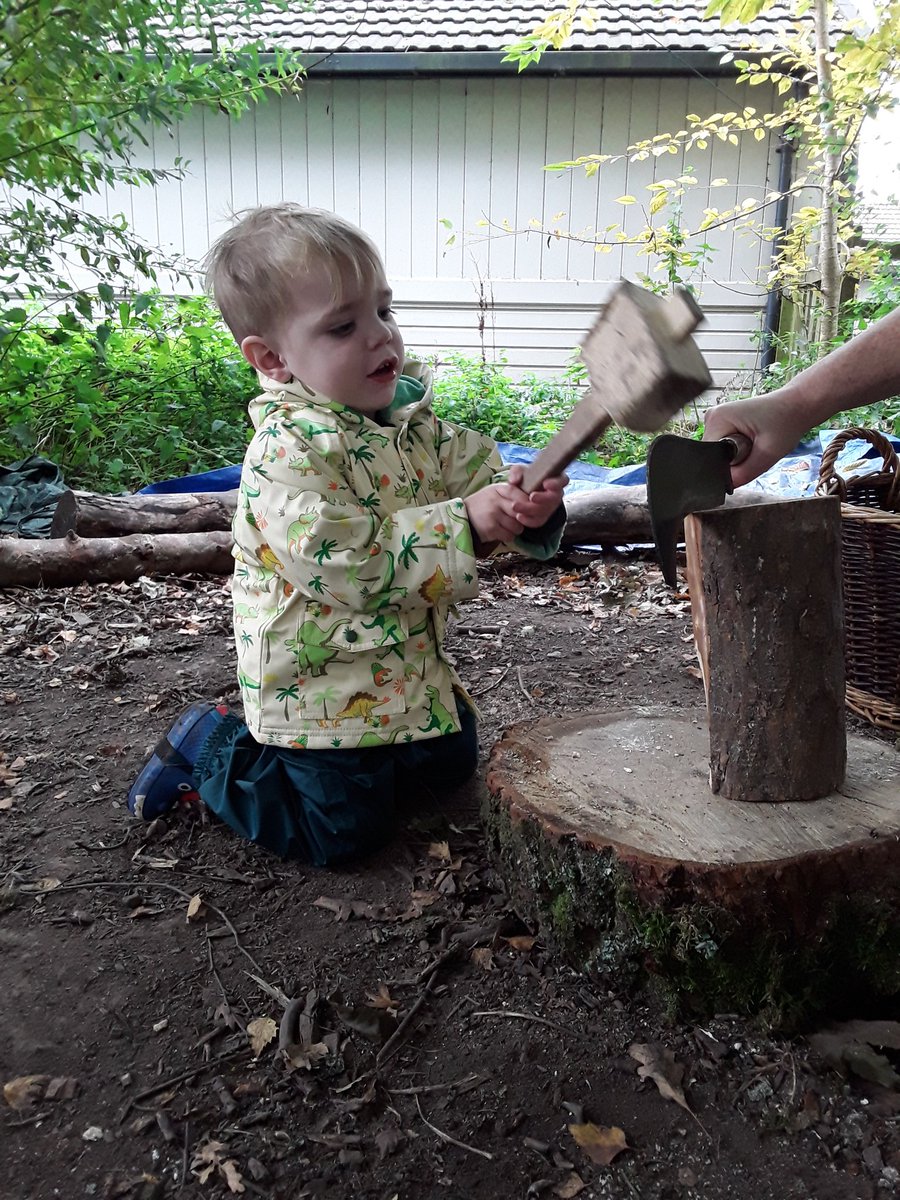 Ashbridge2to3's tweet photo. The ladybirds have been busy splitting wood, using a billhook and mallet, ready for the fire next week! 🔨🌳🐞 #billhook #mallet #outdoorlearning #EYFS #forestschool @ashbridgeschool https://t.co/ewx6IgrAwv