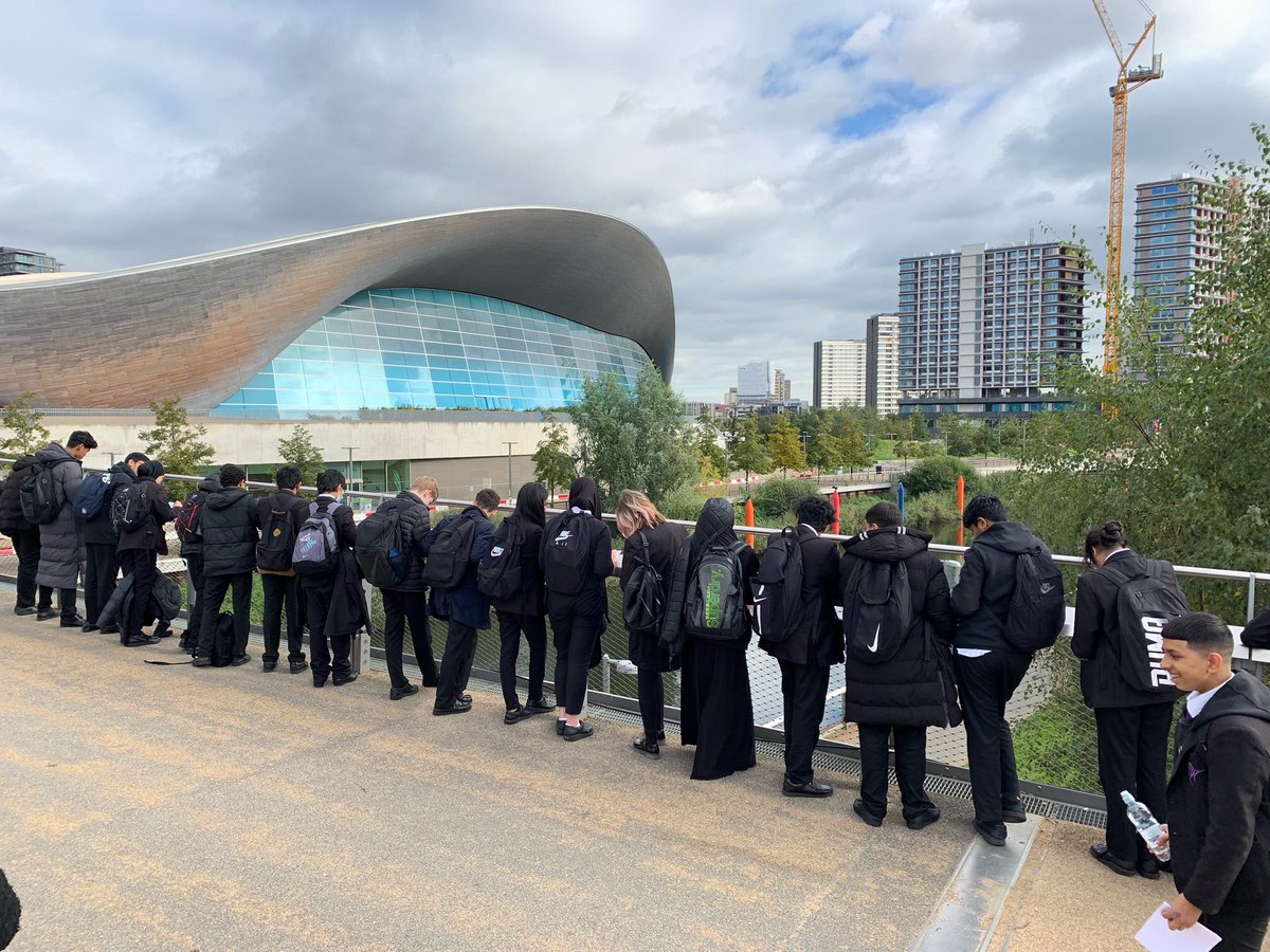 StratfordSch's tweet photo. #SSAArt 🎨
#Year10 students have been carrying out primary research on structures through photography and sketching.
In their next lesson, the students will present their findings to further develop and respond to the work of #AnishKapoor and @ZHA_News
#OrganicStructures https://t.co/snAOM3Nv4L