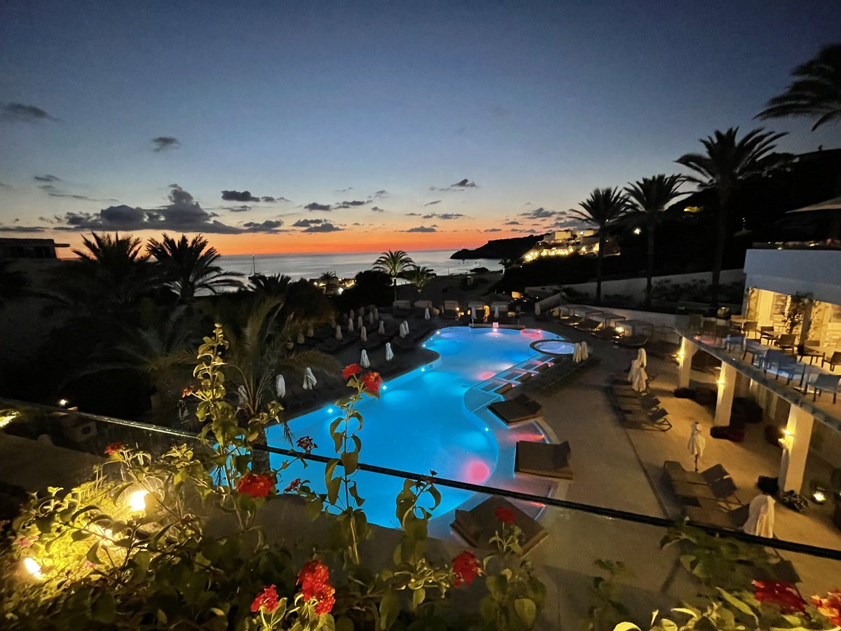 simonshad10's tweet image. As sunsets go this isn’t to bad.