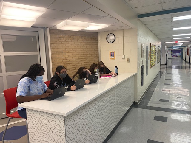 Nyack_Schools's tweet photo. Our #NyackMS #HawksNest is the perfect place for students to collaborate or work on independent projects. #NyackSchools https://t.co/m34dbcCHOP