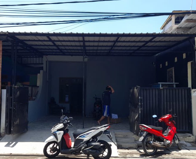 Nge_Plak's tweet photo. Temen-temen di Surabaya ada yang lagi nyari tempat buat buka usaha nggak? Kyk warung makan atau warkop gt?? Kalo ada, garasi rumah saya lagi di sewain. Lokasinya strategis, pinggir jalan raya, depan sekolah dan kantor kecamatan. For further info bisa DM yaa. Makasih 🙏🏻 https://t.co/AC5hFcatFF