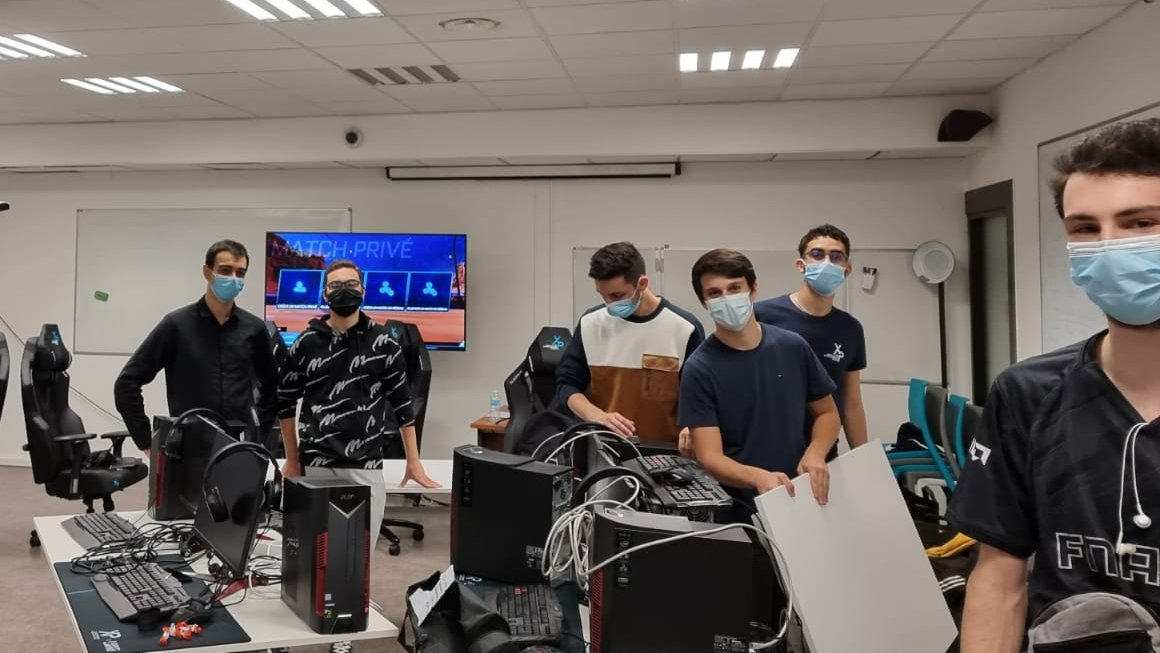 xp_esport's tweet photo. FOCUS  ÉVÉNEMENT ✨

Nos étudiants présents sur le campus de #Marseille travaillent sur la mise en place du #LevelUpSud ! 

➡️ La meilleure manière d'apprendre, c'est sur le terrain 💪

Un grand merci à @Lyxounay pour son aide ! 
On vous attend à partir de 18h !🔥 https://t.co/zx1bid0Ksh