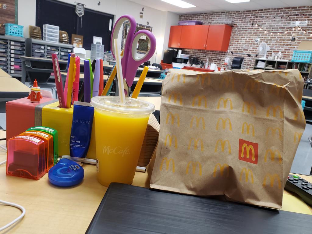 LimerickLeaders's tweet photo. Thank you @McDonalds for the free breakfast! It's an awesome feeling knowing that we're appreciated ❤ https://t.co/9CZykxEFLW