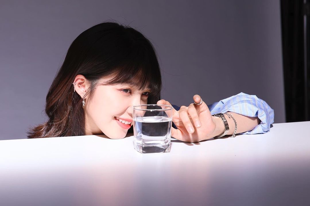 meungupdates's tweet photo. 211014 artist_eunji instagram update

"A place with good lighting✨
#.Work later drink now 
#. Poster shooting day" 

#정은지 #EUNJI https://t.co/lX6BfzYxRI