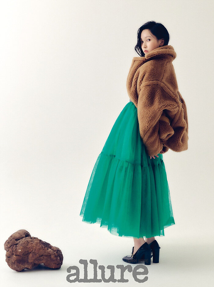 miominari's tweet photo. Guess who's gonna feature on Allure Korea for November issue?? 😳😳 https://t.co/xtdBBciCjB
