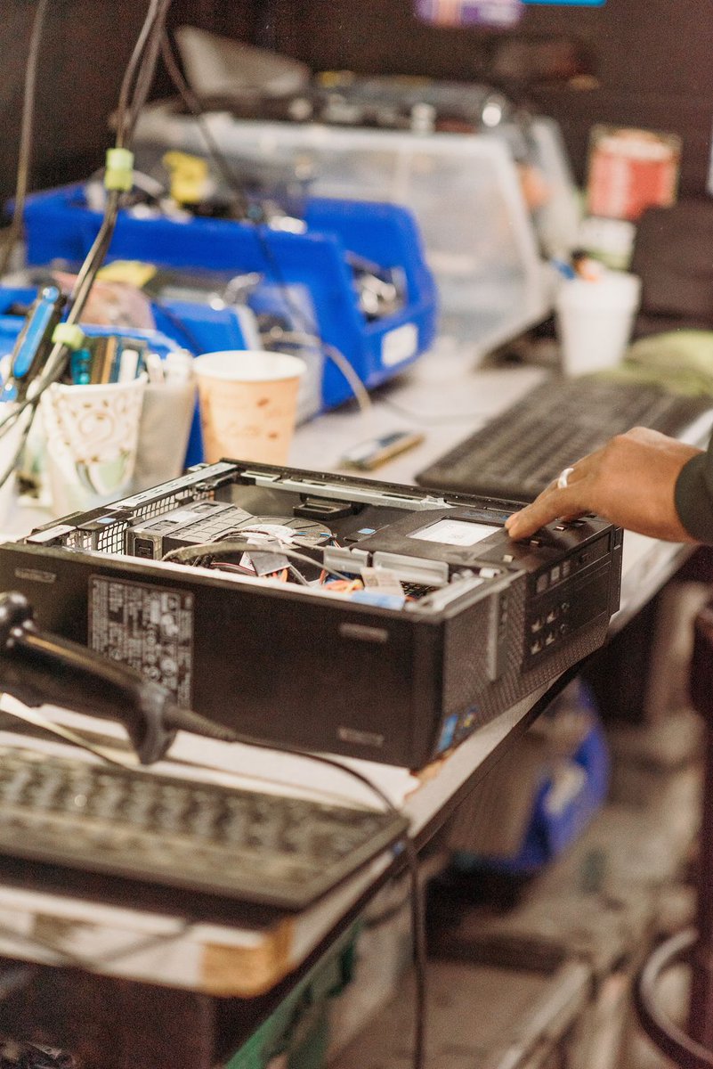 agift4teaching's tweet photo. Do you have old, unwanted #electronics? 🖥️ #Recycle them at #AGiftForTeaching and proceeds will provide supplies to stock our Free Teacher Supply Store!
List of items we can recycle: https://t.co/1h22kjHMGe https://t.co/lbOQWatvEv