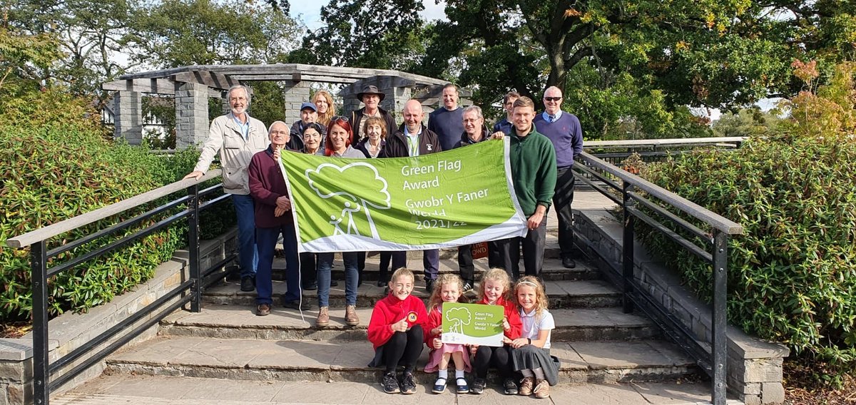 cardiffcouncil's tweet photo. Waterloo Gardens has been awarded the prestigious Green Flag for the first time, meaning 15 Cardiff Council parks &amp; green spaces now hold this this international award

A big thank you and huge congratulations to everyone who helps look after them!

💚 https://t.co/QfktGuREYz https://t.co/YY3jXa4IHA