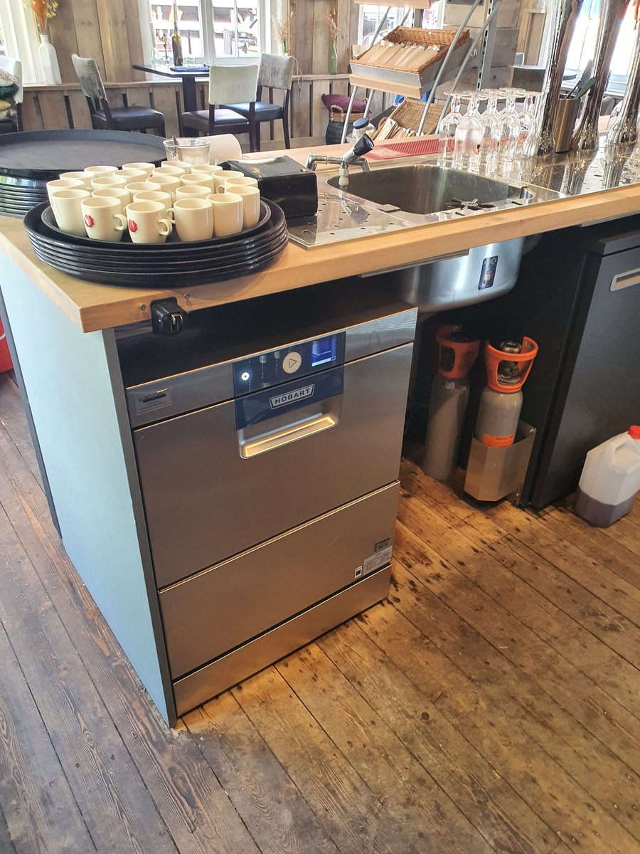 Plaatsing &amp; Levering Hobart GXC-ROI #glazenvaatwasmachine met #osmose  met maatwerk  #hobartnederland #grootkeukentechniek #horeca #glaswerk #grootkeuken #vaatwasser #professioneel