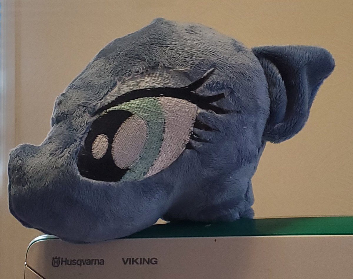 xFeatherSketchx's tweet photo. Very first ever princess luna commission ๐ โจ ๐
Wip. Her heads done. (I usually add horns when the mane is on)
If you want a plush of a canon character or your oc, my commissions are open.
#MLP #mlpprincess #princessluna #mylittlepony #mlpfim #mlpplush
#commissionsopen https://t.co/5lwEjXnJOn