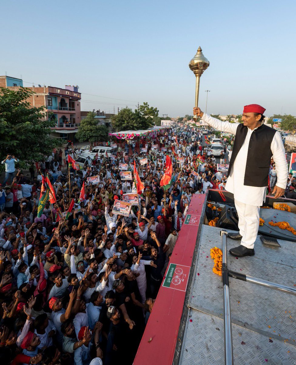 yadavakhilesh's tweet photo. #बाइस_में_बाइसकिल https://t.co/TE6lwmcmyL